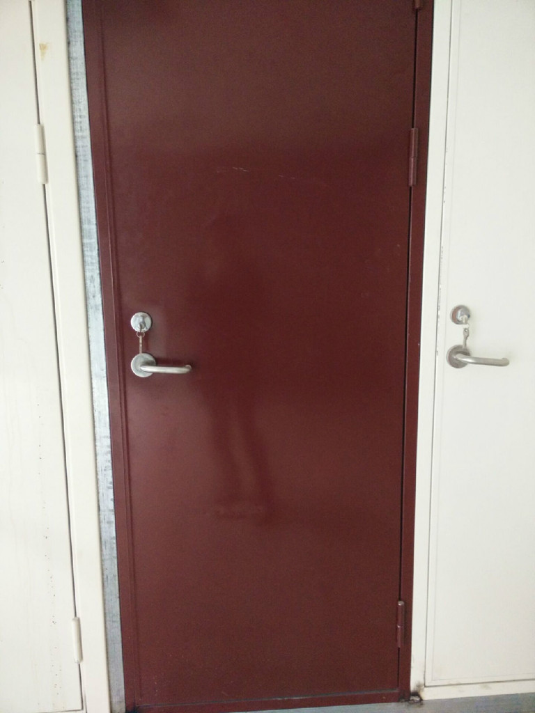 百色消防門選擇指南 鋼質、木質與不銹鋼防火門的特性與應用